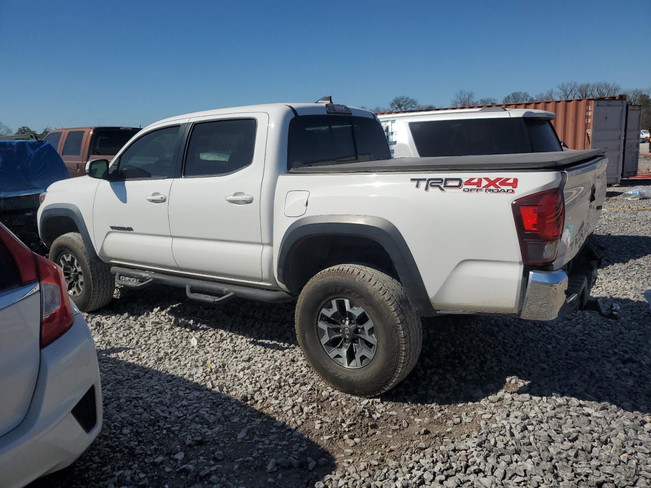 2017 TOYOTA TACOMA DOU - Фото 2