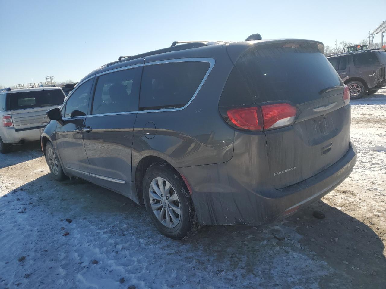 2017 CHRYSLER PACIFICA T - Image 2