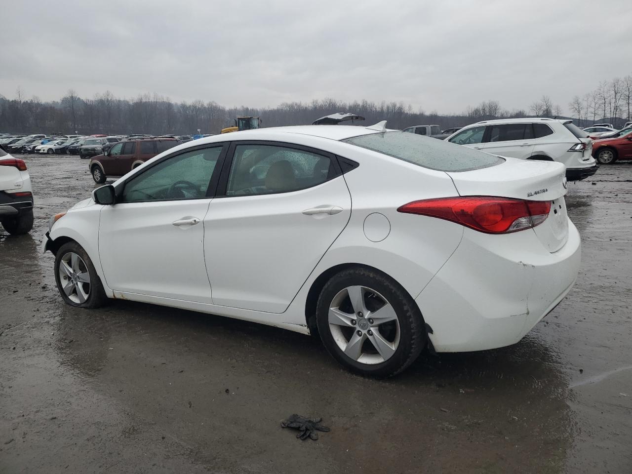 2013 HYUNDAI ELANTRA GL - Image 2