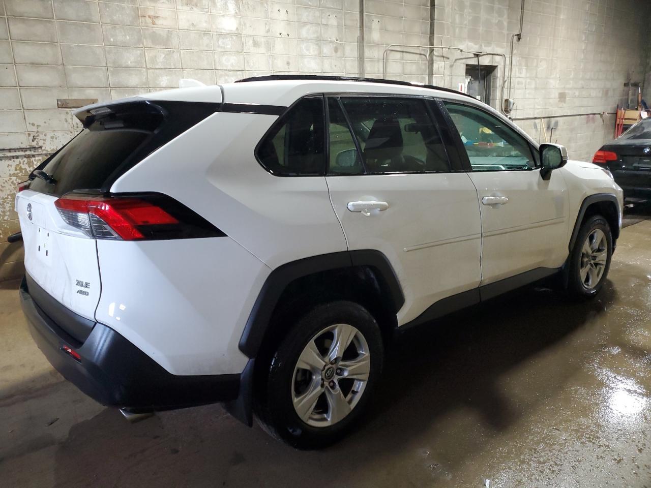 2020 TOYOTA RAV4 XLE - Image 3
