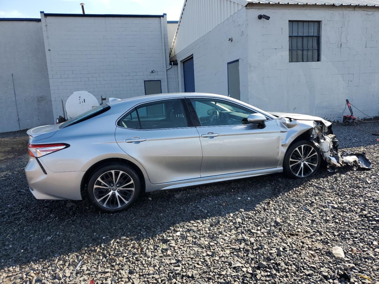 2020 TOYOTA CAMRY SE - Фото 3