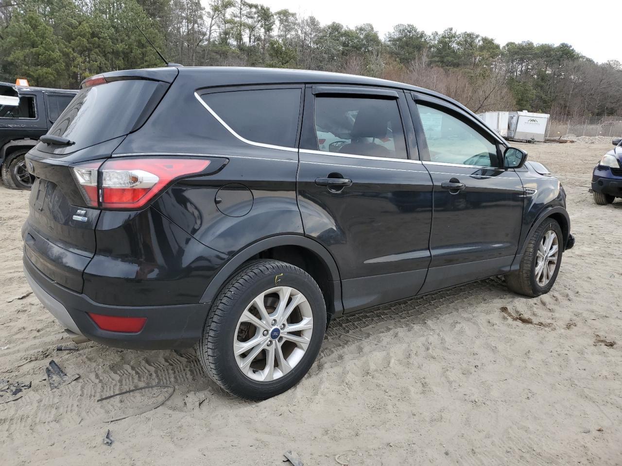 2017 FORD ESCAPE SE - Image 3