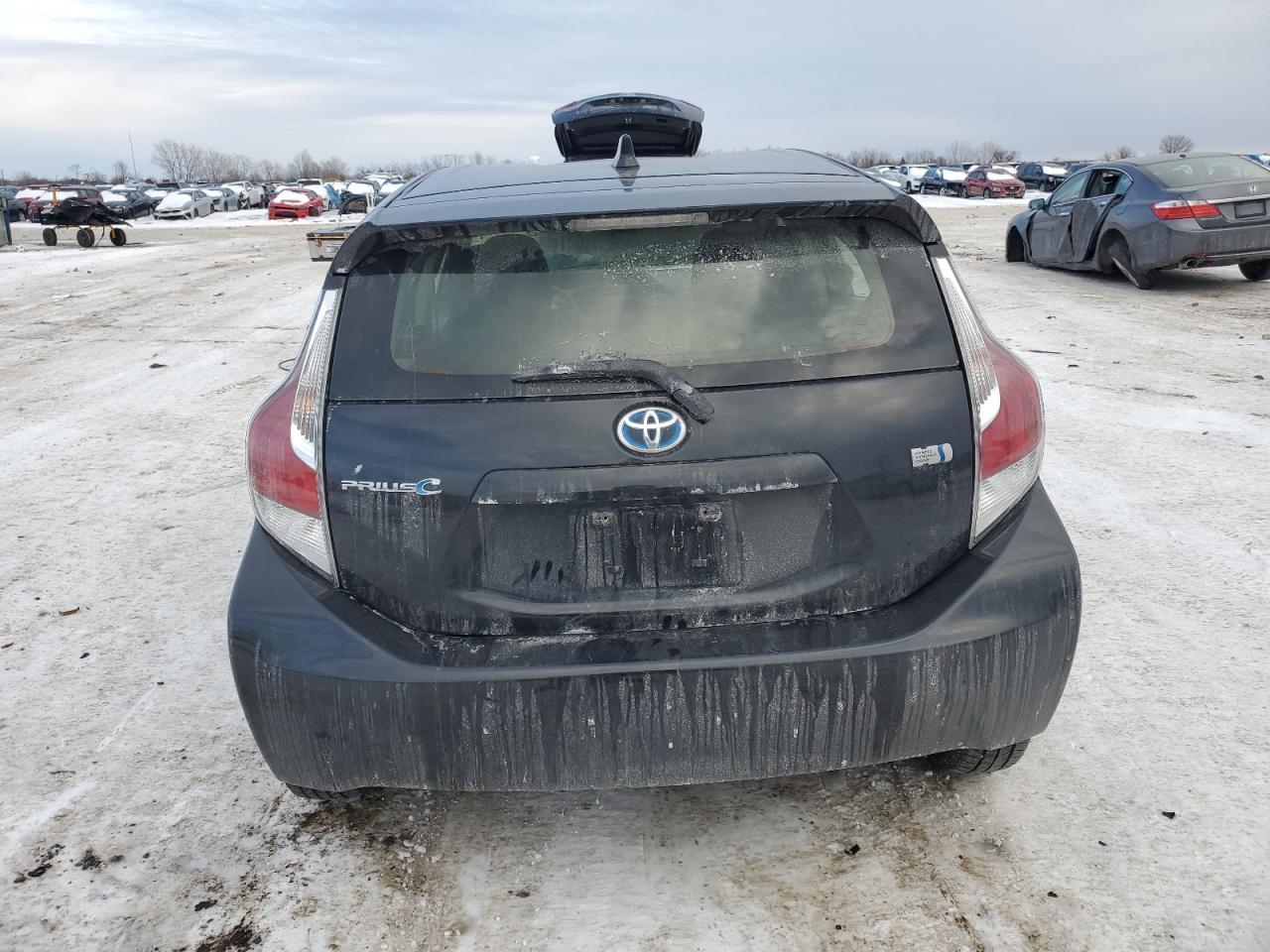 2016 TOYOTA PRIUS C - Image 6