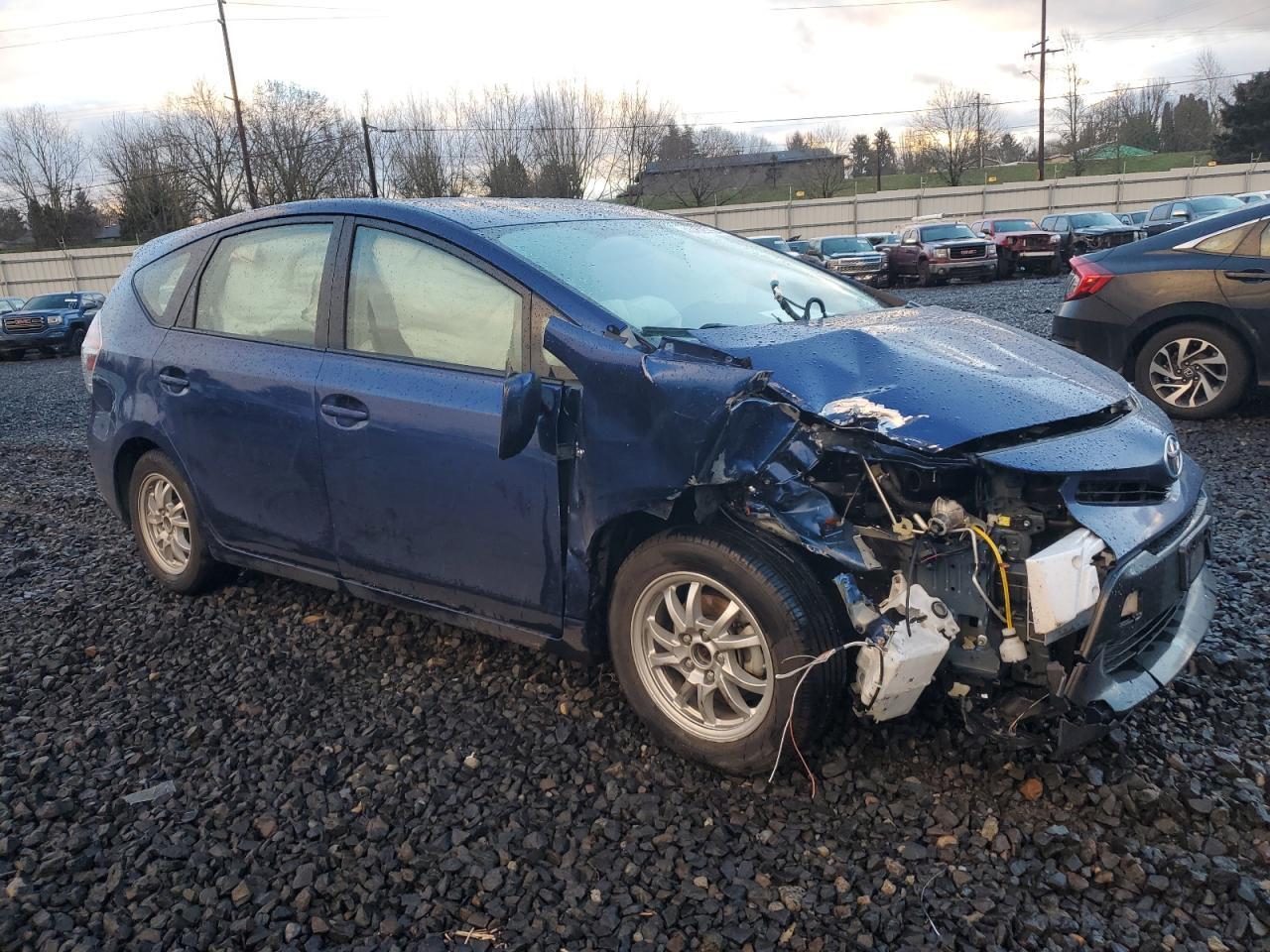 2016 TOYOTA PRIUS V - Image 4