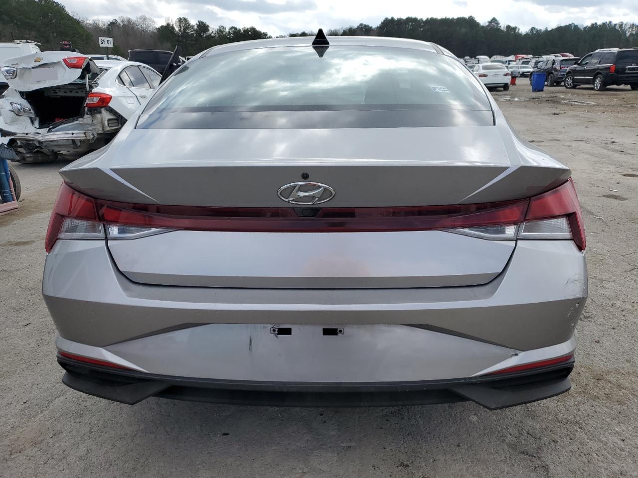 2022 HYUNDAI ELANTRA SE - Image 6