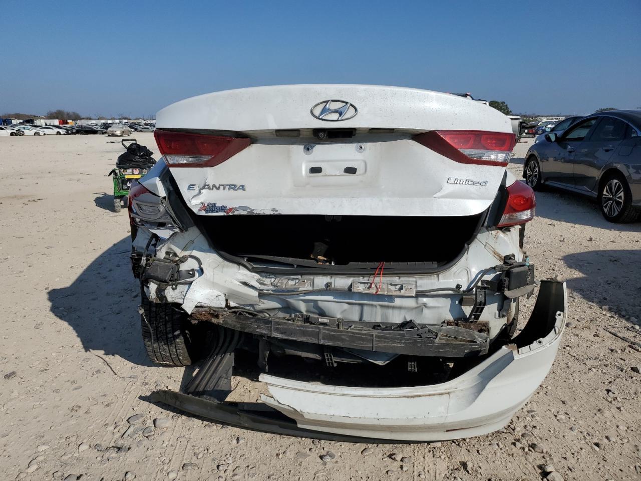 2017 HYUNDAI ELANTRA SE - Image 6