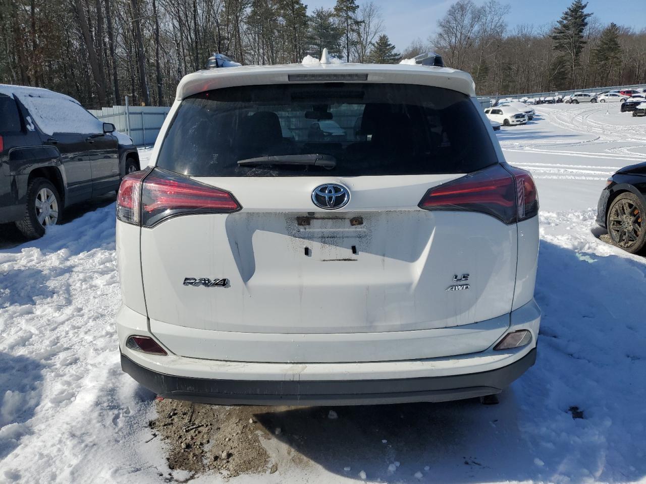 2018 TOYOTA RAV4 LE - Image 6