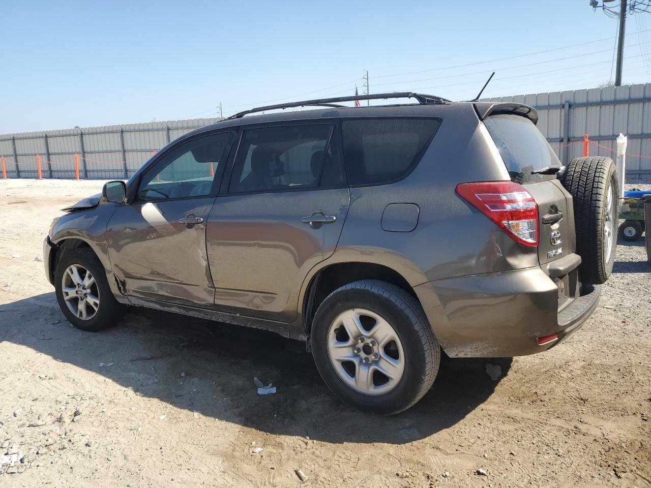 2011 TOYOTA RAV4 - Фото 2