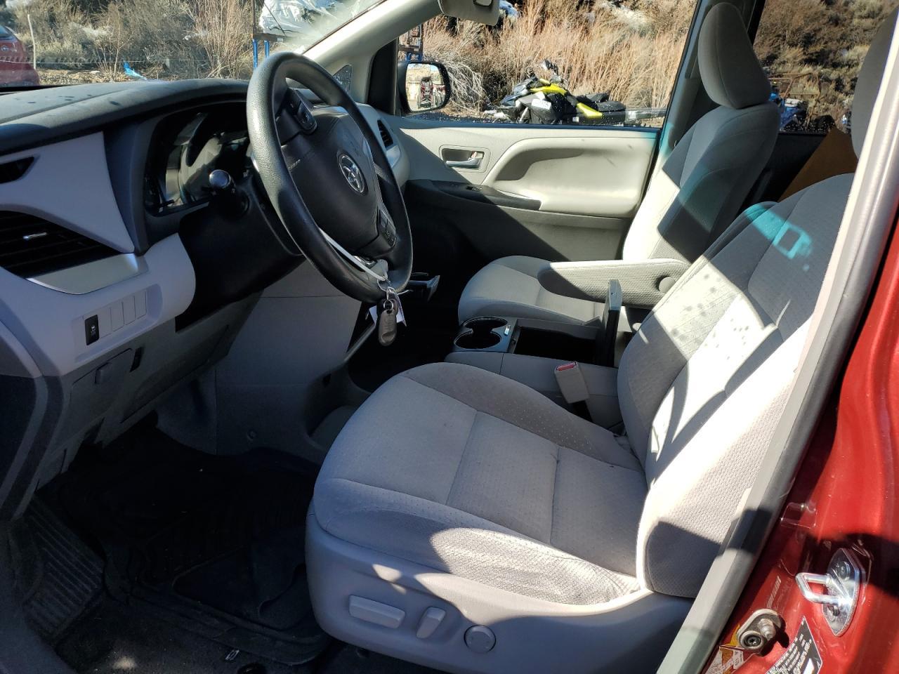 2015 TOYOTA SIENNA LE - Image 7