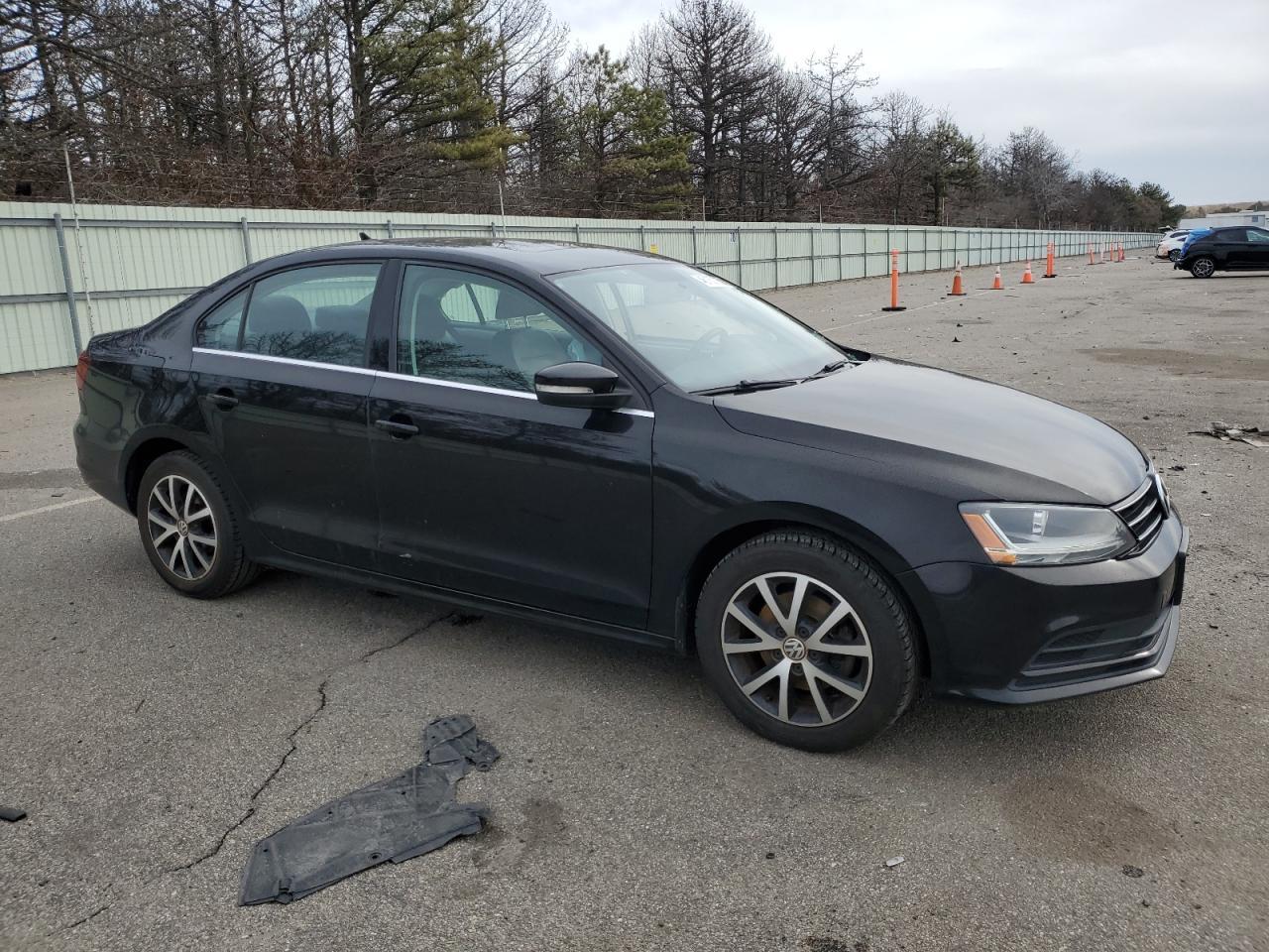2017 VOLKSWAGEN JETTA SE - Image 4