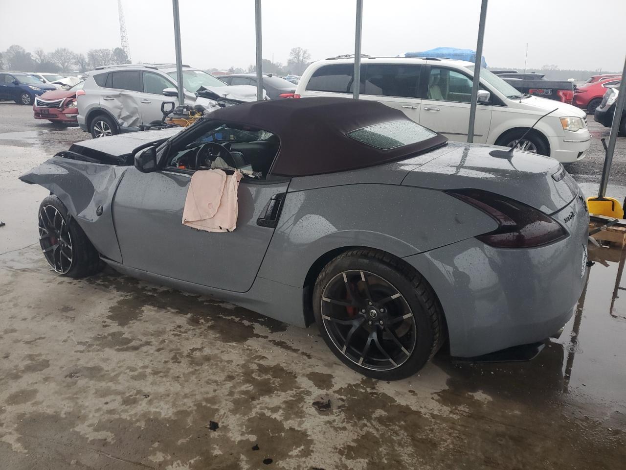 2010 NISSAN 370Z - Фото 2