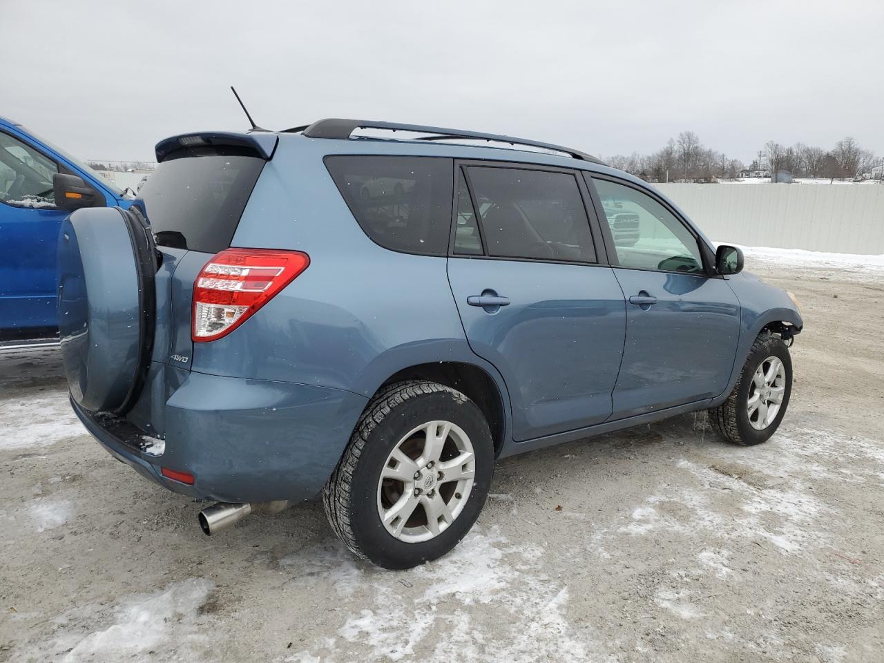 2011 TOYOTA RAV4 - Фото 3