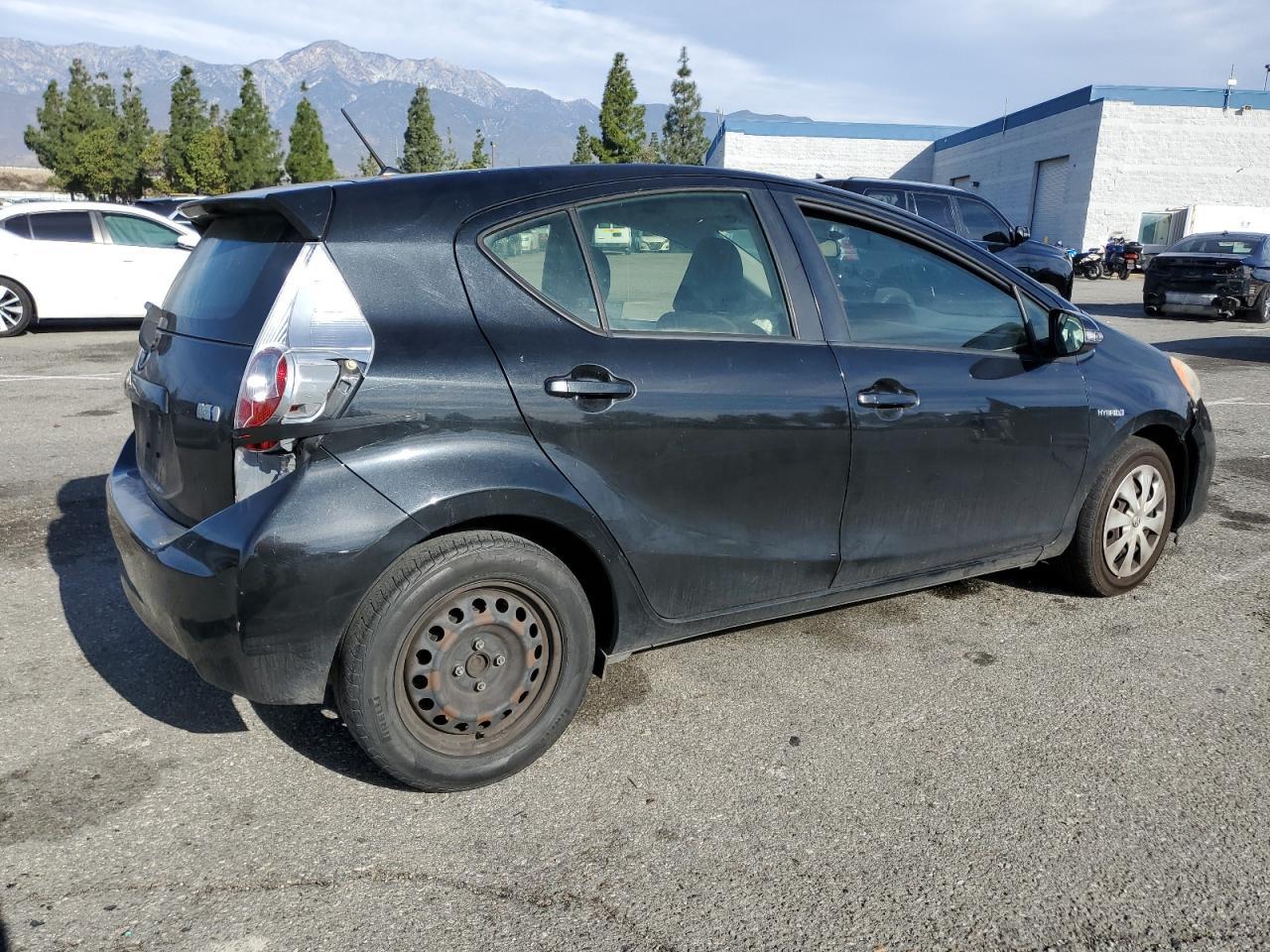 2013 TOYOTA PRIUS C - Фото 3