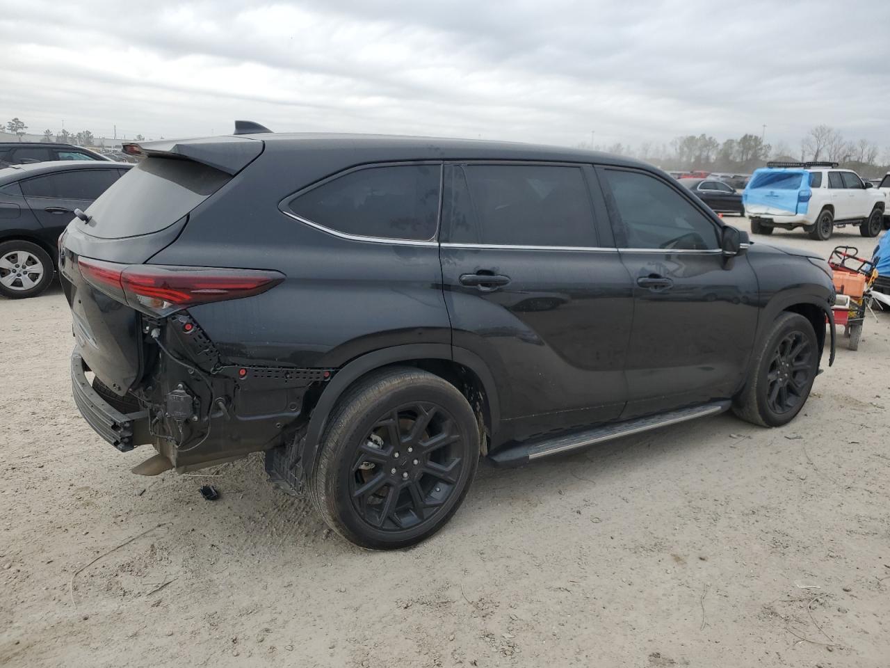 2024 TOYOTA HIGHLANDER - Image 3