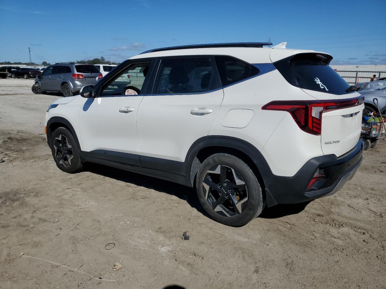 2024 KIA SELTOS EX - Image 2