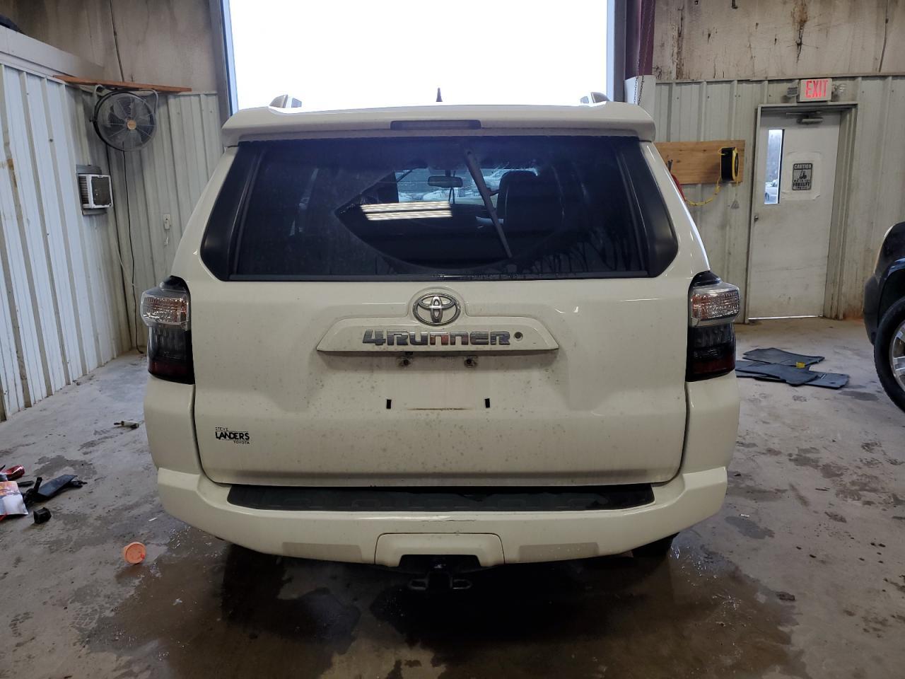 2017 TOYOTA 4RUNNER SR - Фото 6