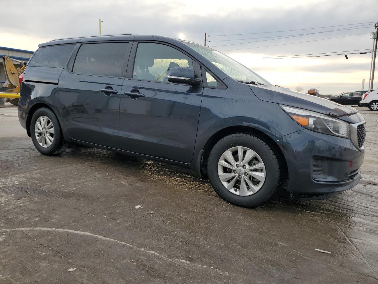 2016 KIA SEDONA LX - Image 4