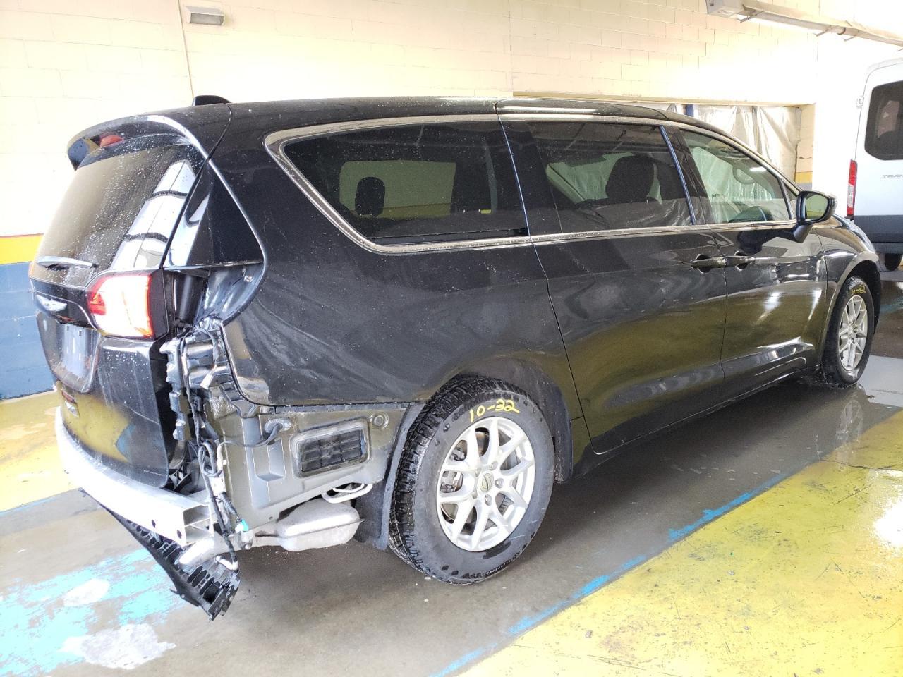 2022 CHRYSLER VOYAGER LX - Фото 3