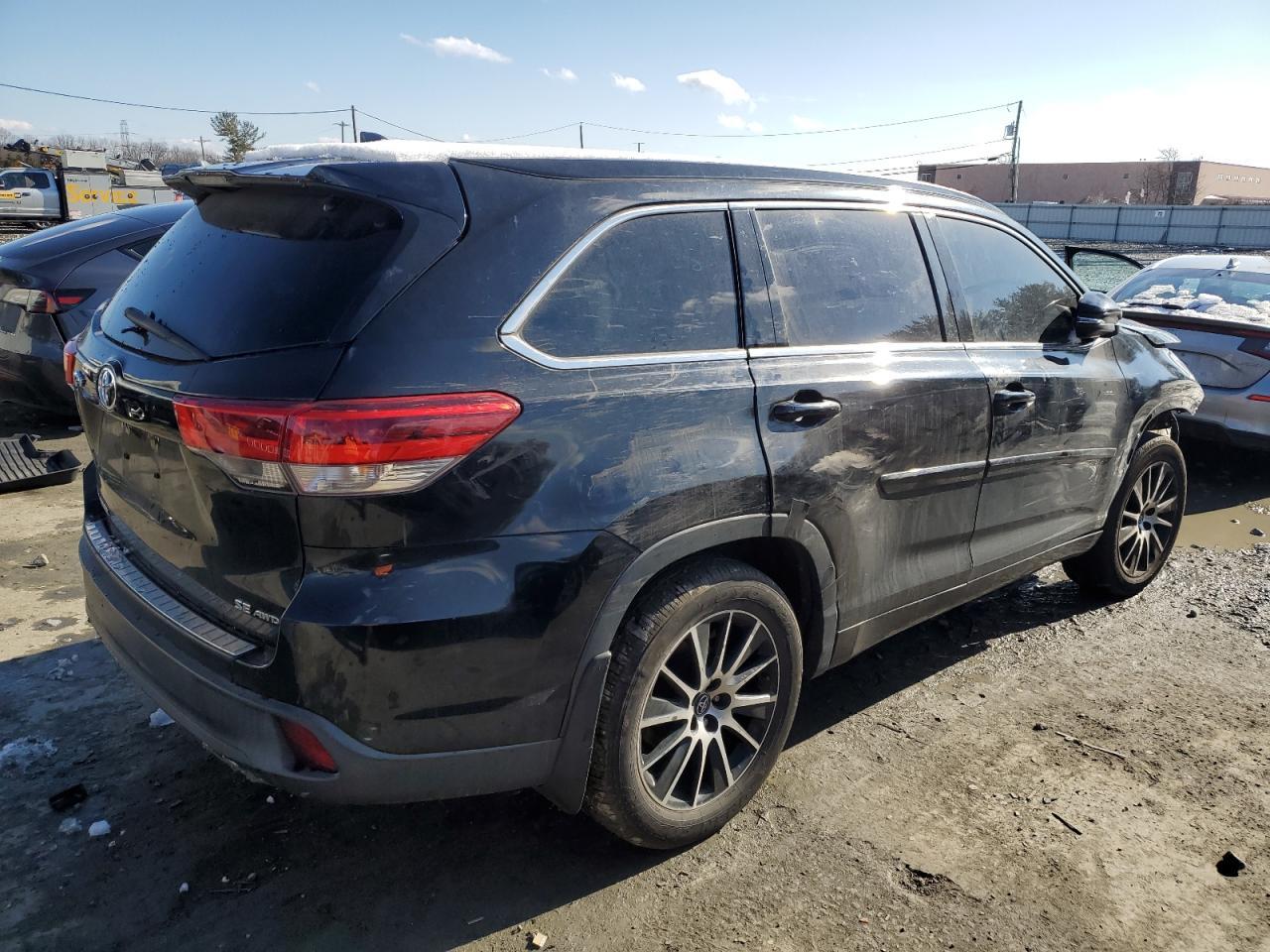 2018 TOYOTA HIGHLANDER - Фото 3