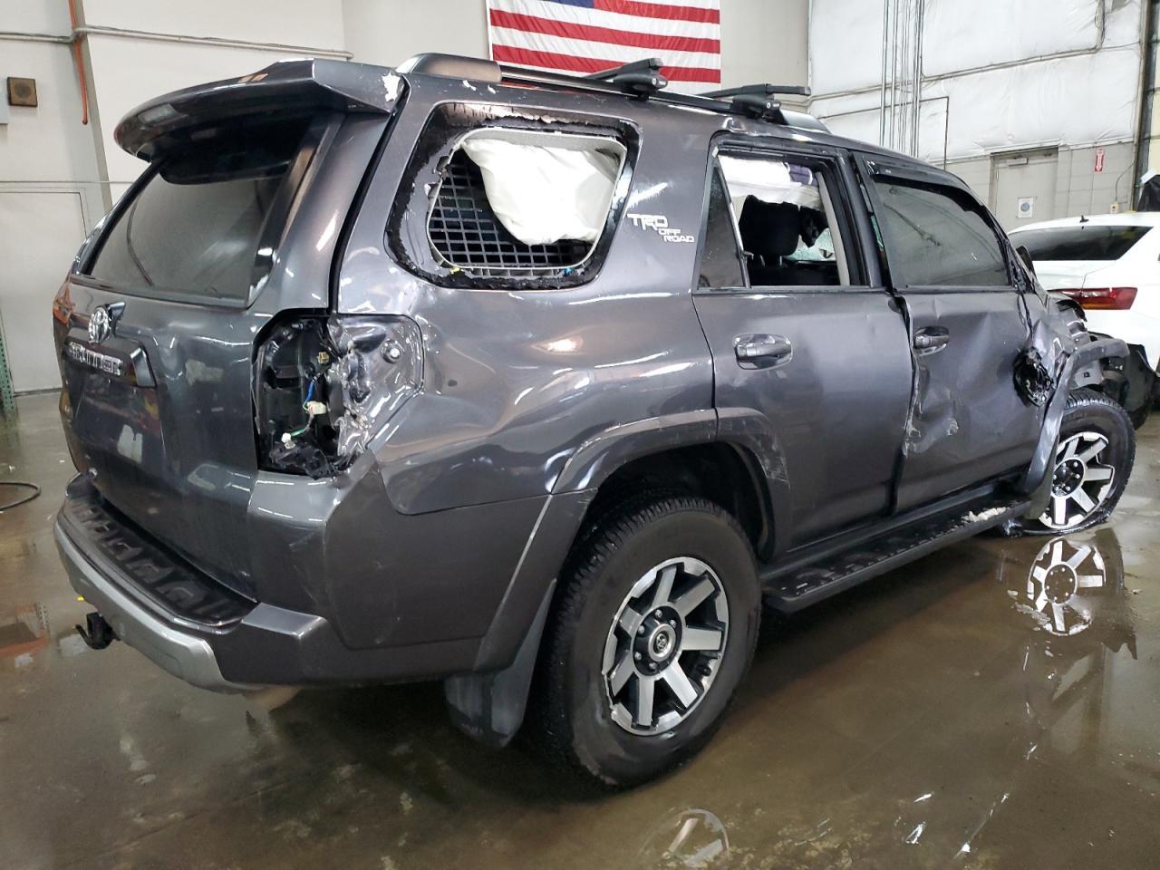 2022 TOYOTA 4RUNNER SR - Фото 3