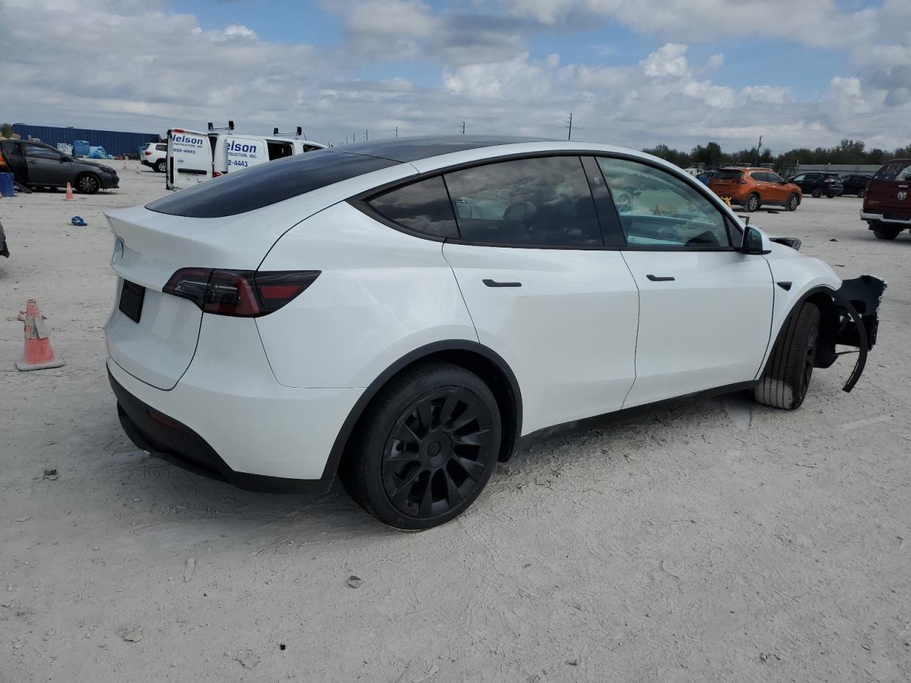 2024 TESLA MODEL Y - Фото 3