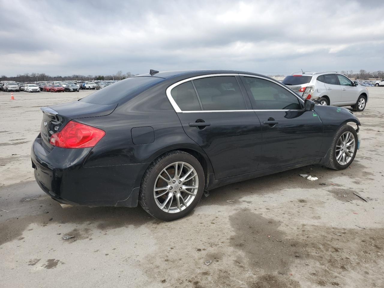 2011 INFINITI G37 BASE - Image 3