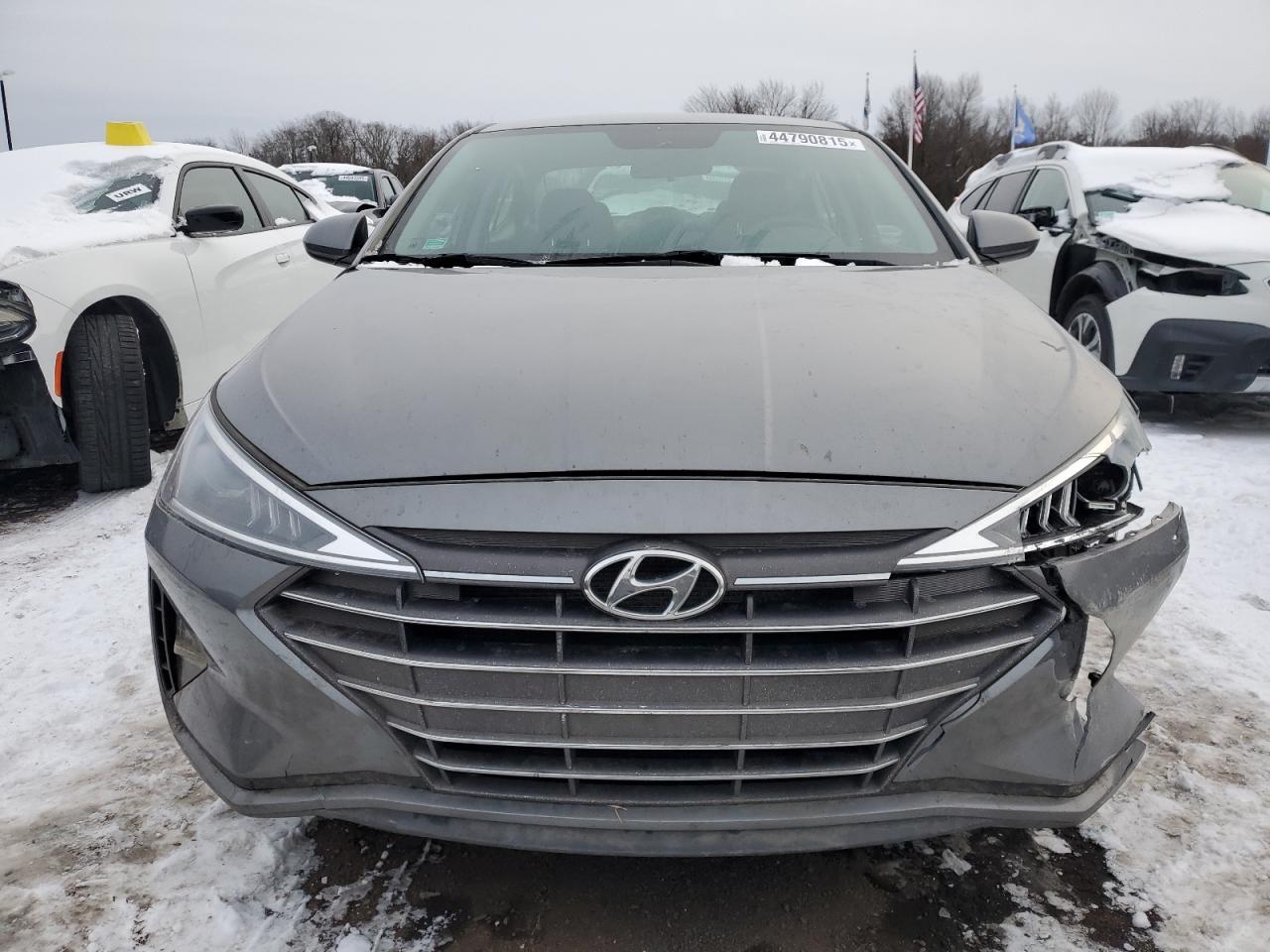 2019 HYUNDAI ELANTRA SE - Фото 5