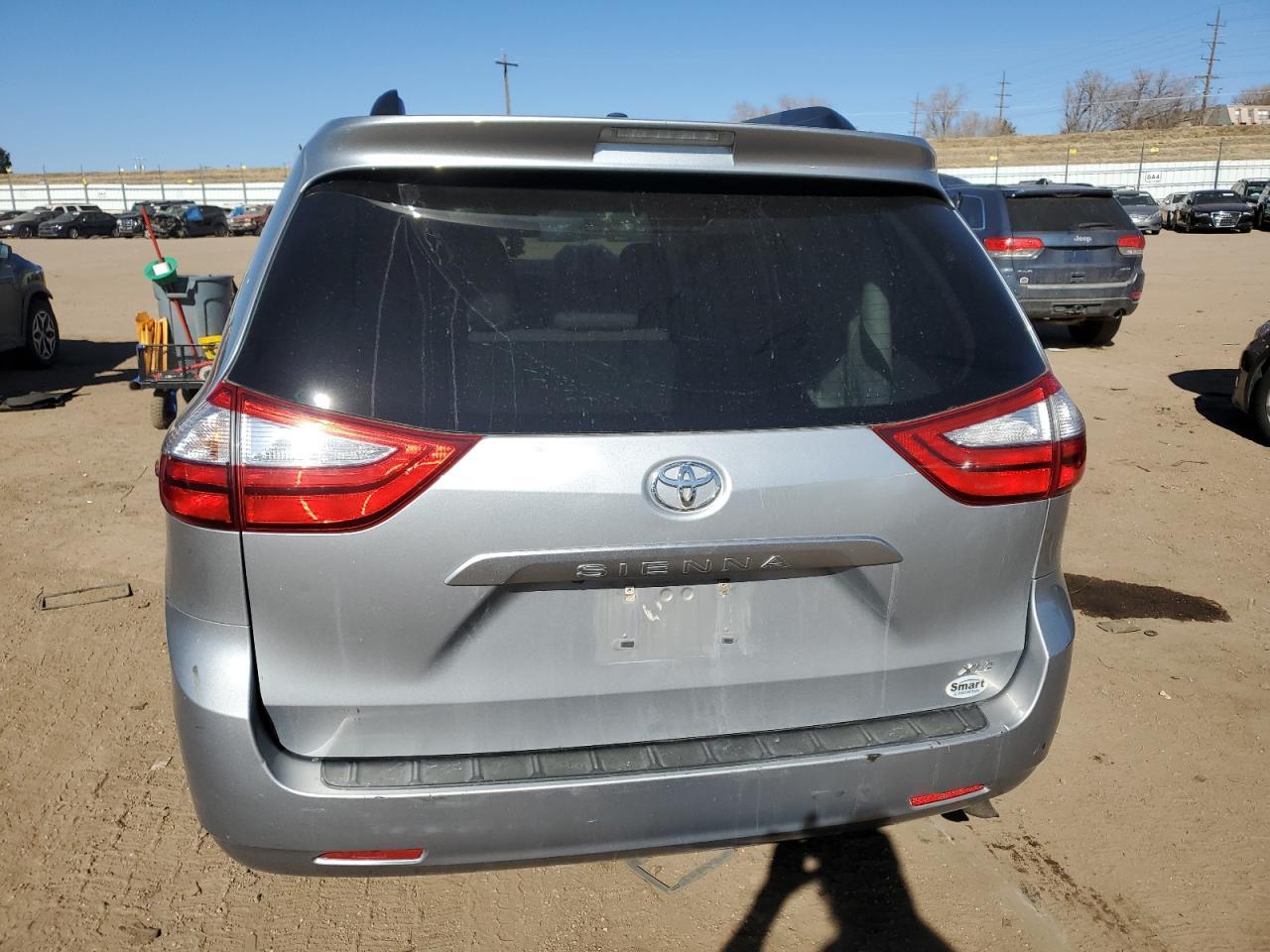 2015 TOYOTA SIENNA XLE - Фото 6
