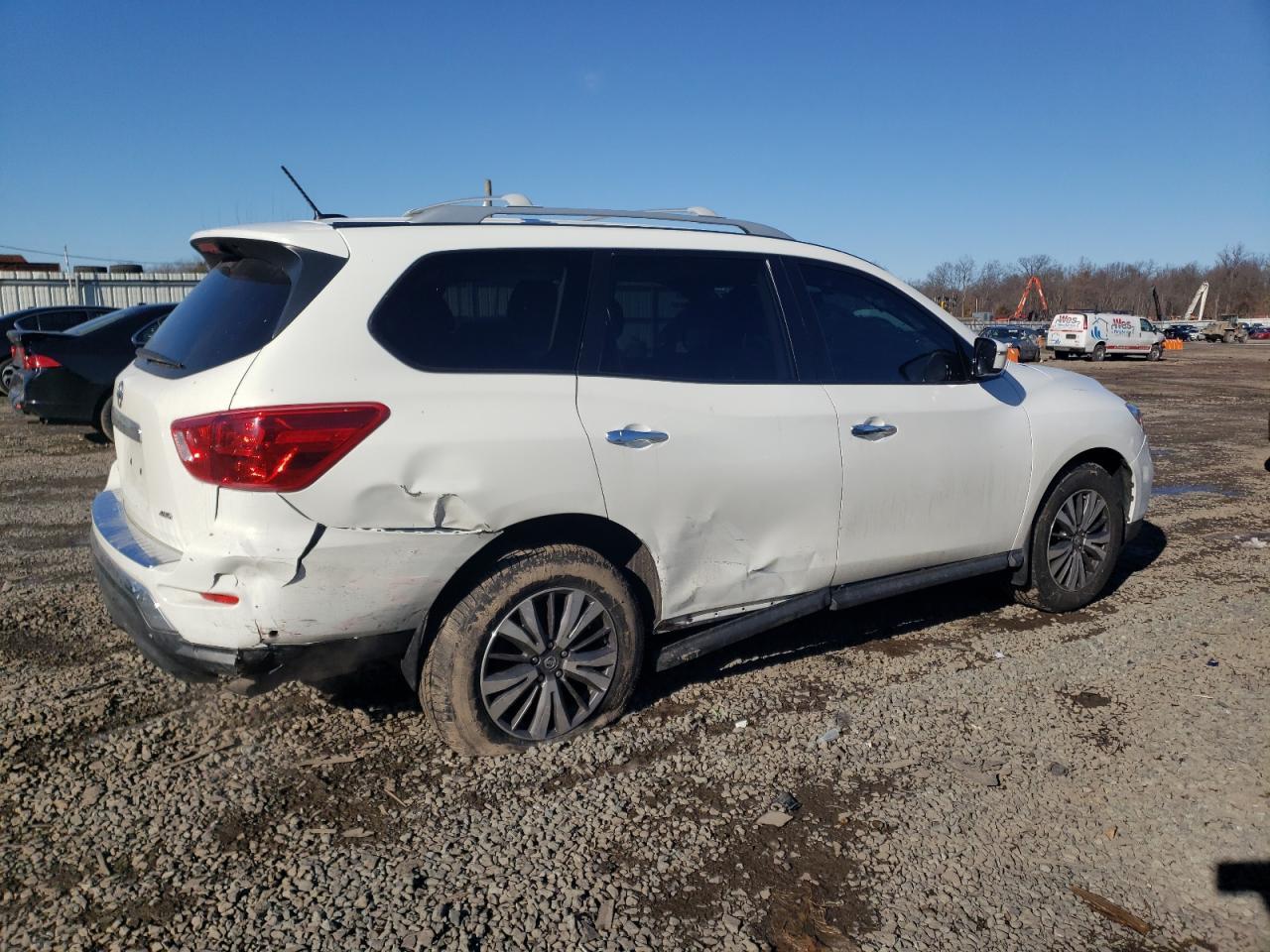 2017 NISSAN PATHFINDER - Image 3
