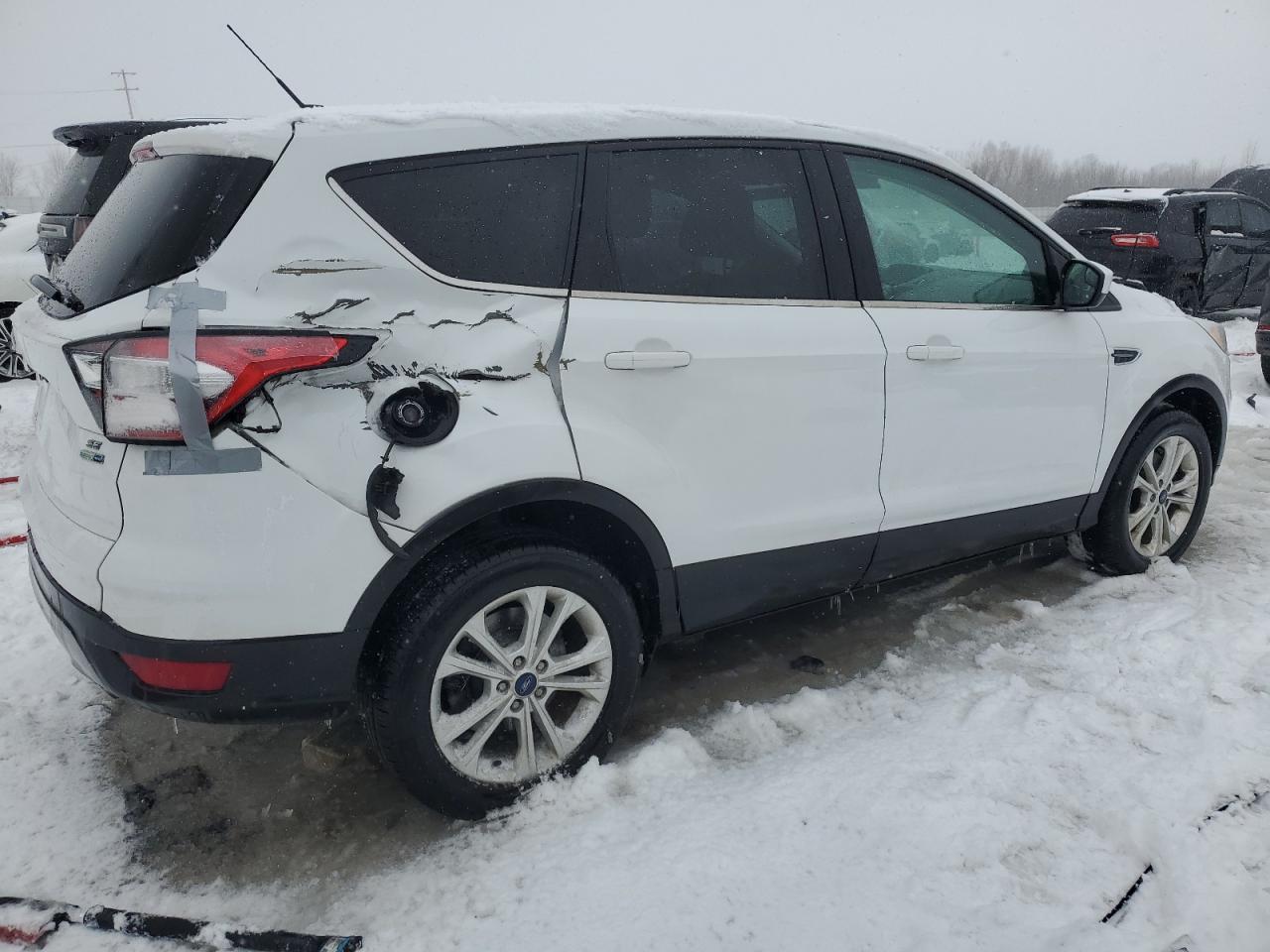 2017 FORD ESCAPE SE - Фото 3
