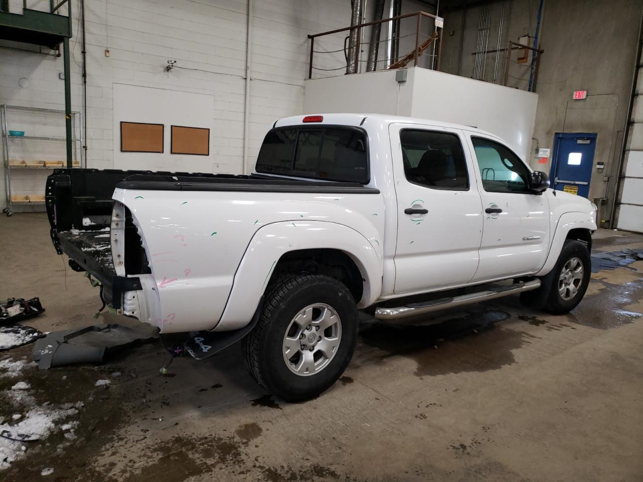 2013 TOYOTA TACOMA DOU - Фото 3