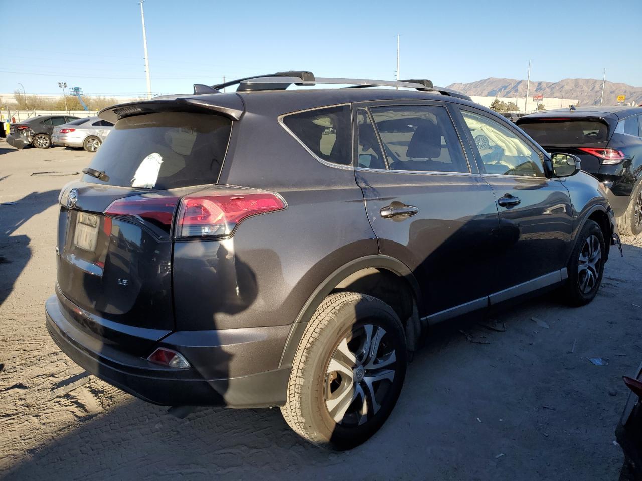 2018 TOYOTA RAV4 LE - Фото 3