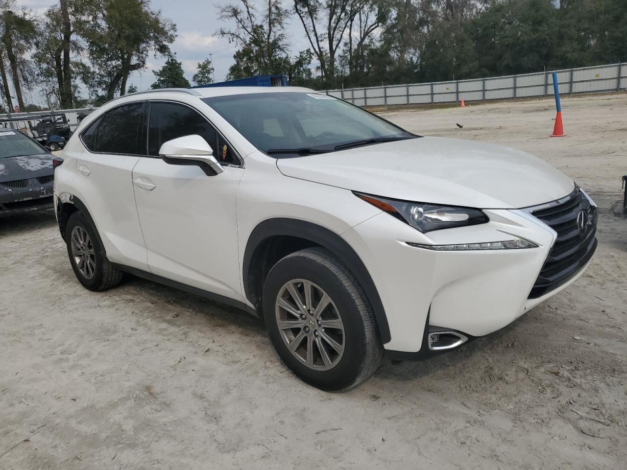 2017 LEXUS NX 200T BA - Фото 4