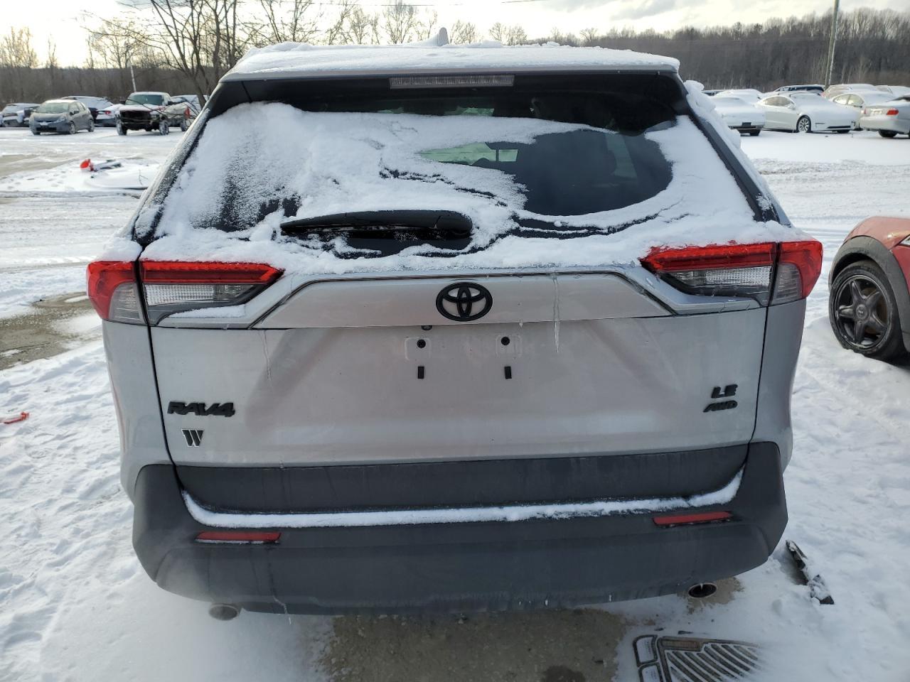 2023 TOYOTA RAV4 LE - Фото 6
