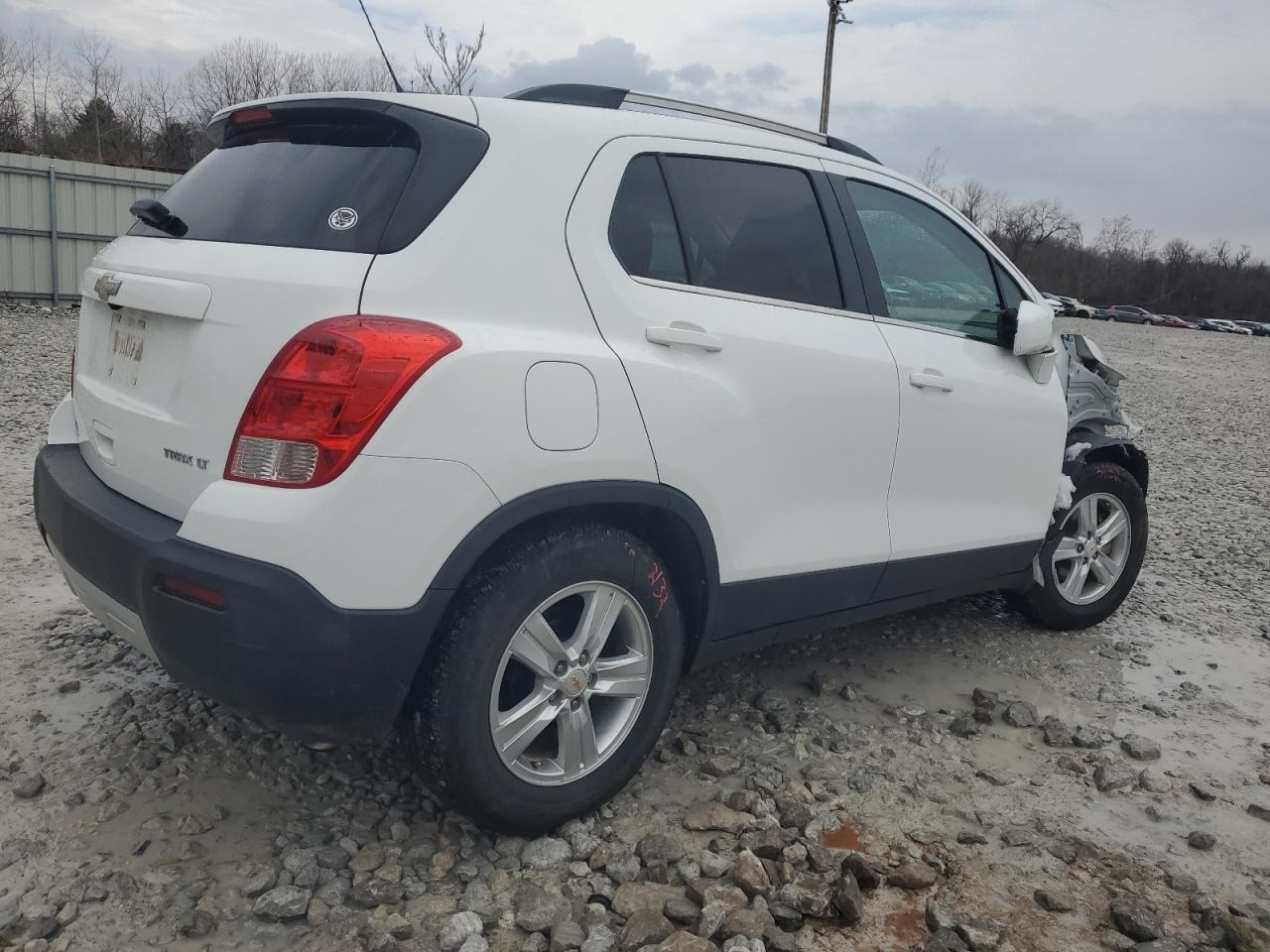2015 CHEVROLET TRAX 1LT - Image 3