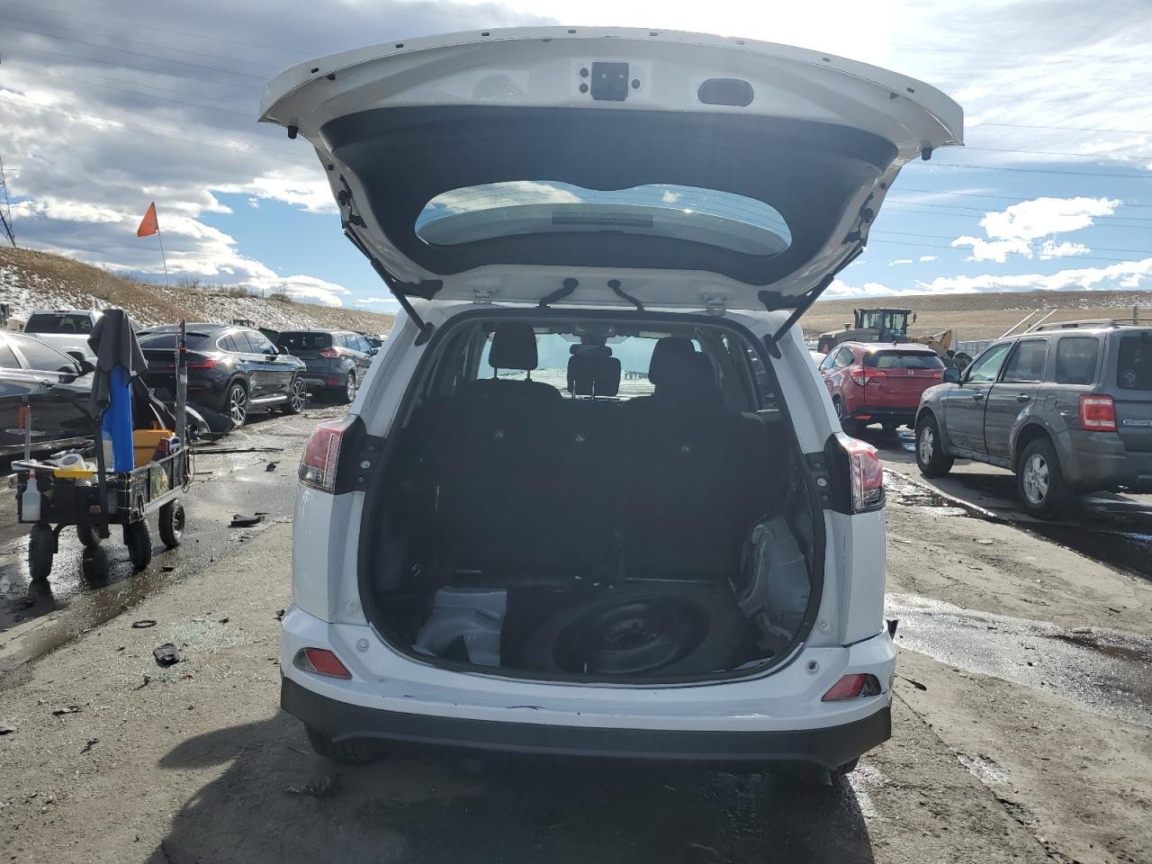 2018 TOYOTA RAV4 LE - Image 6