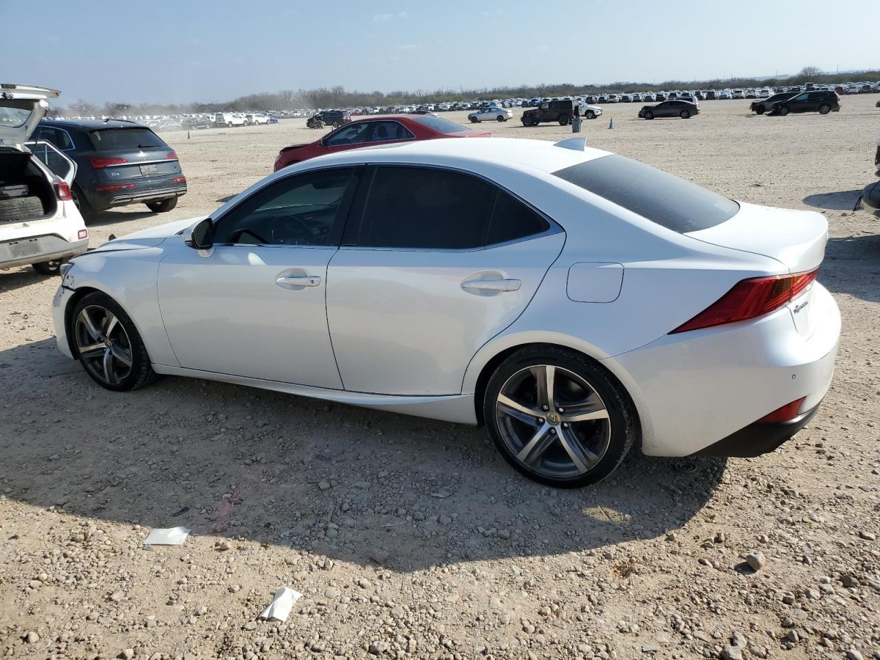 2017 LEXUS IS 200T - Фото 2