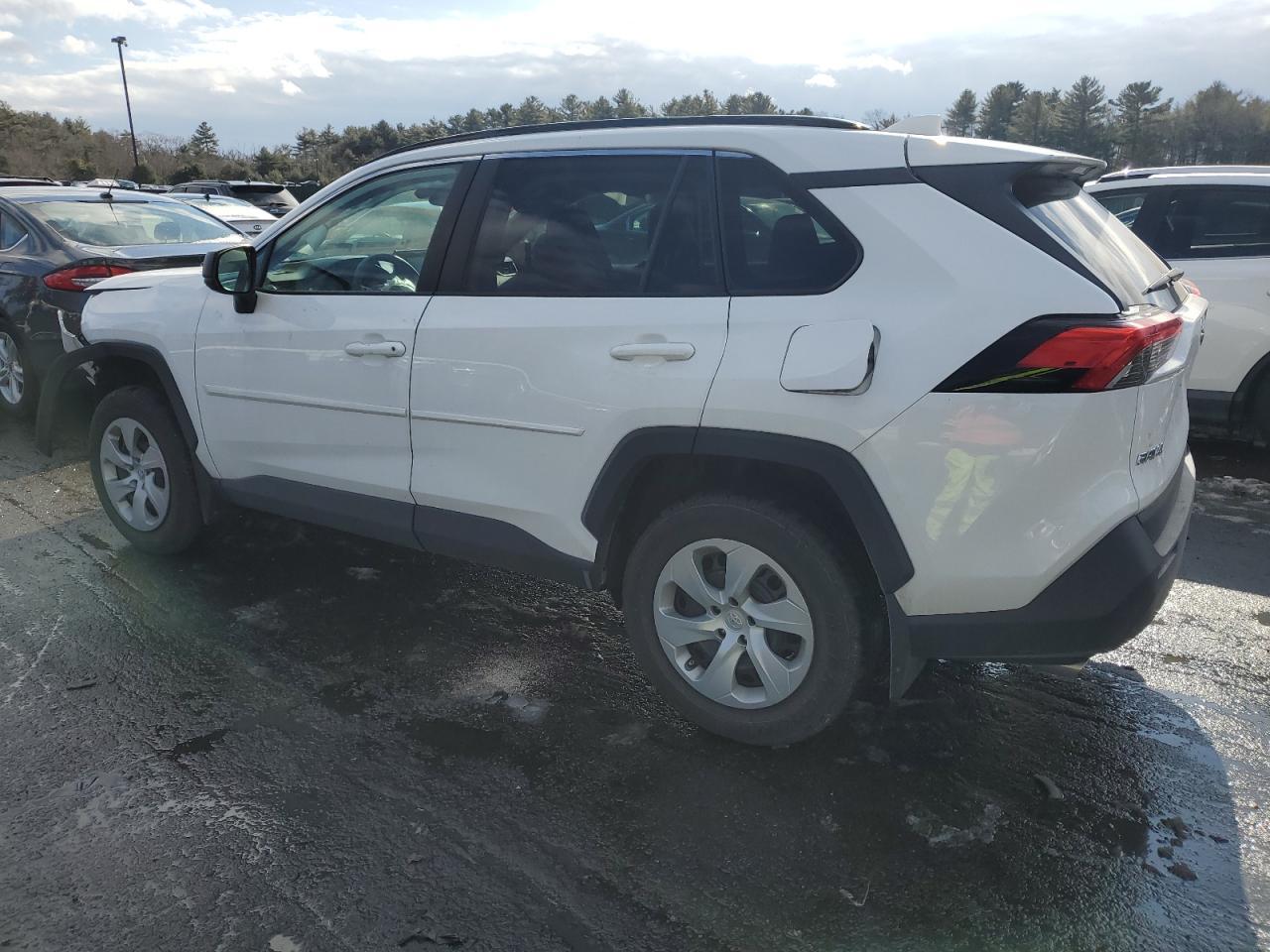 2021 TOYOTA RAV4 LE - Фото 2