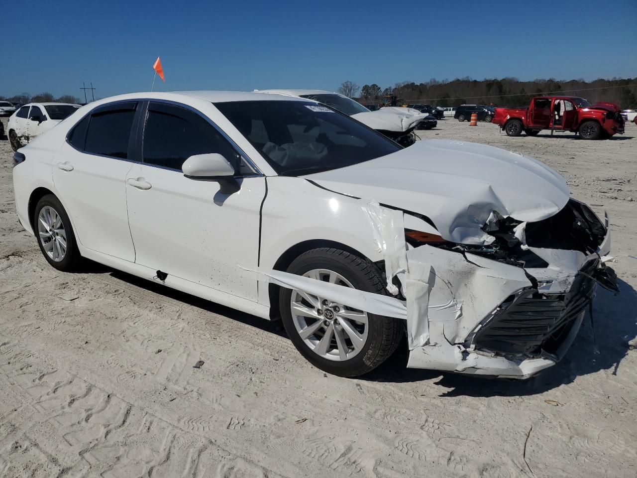2023 TOYOTA CAMRY LE - Фото 4