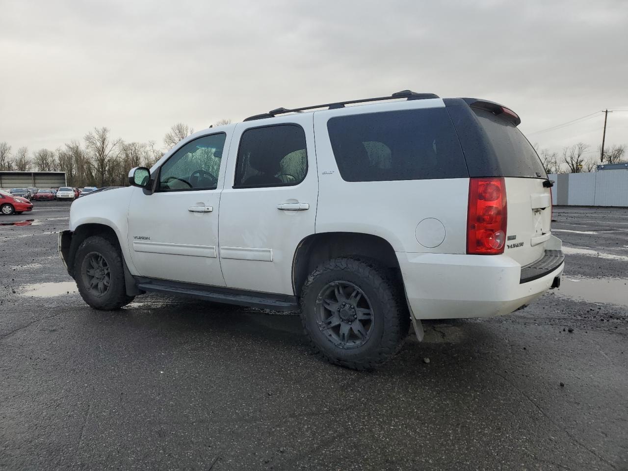 2012 GMC YUKON SLT - Image 2