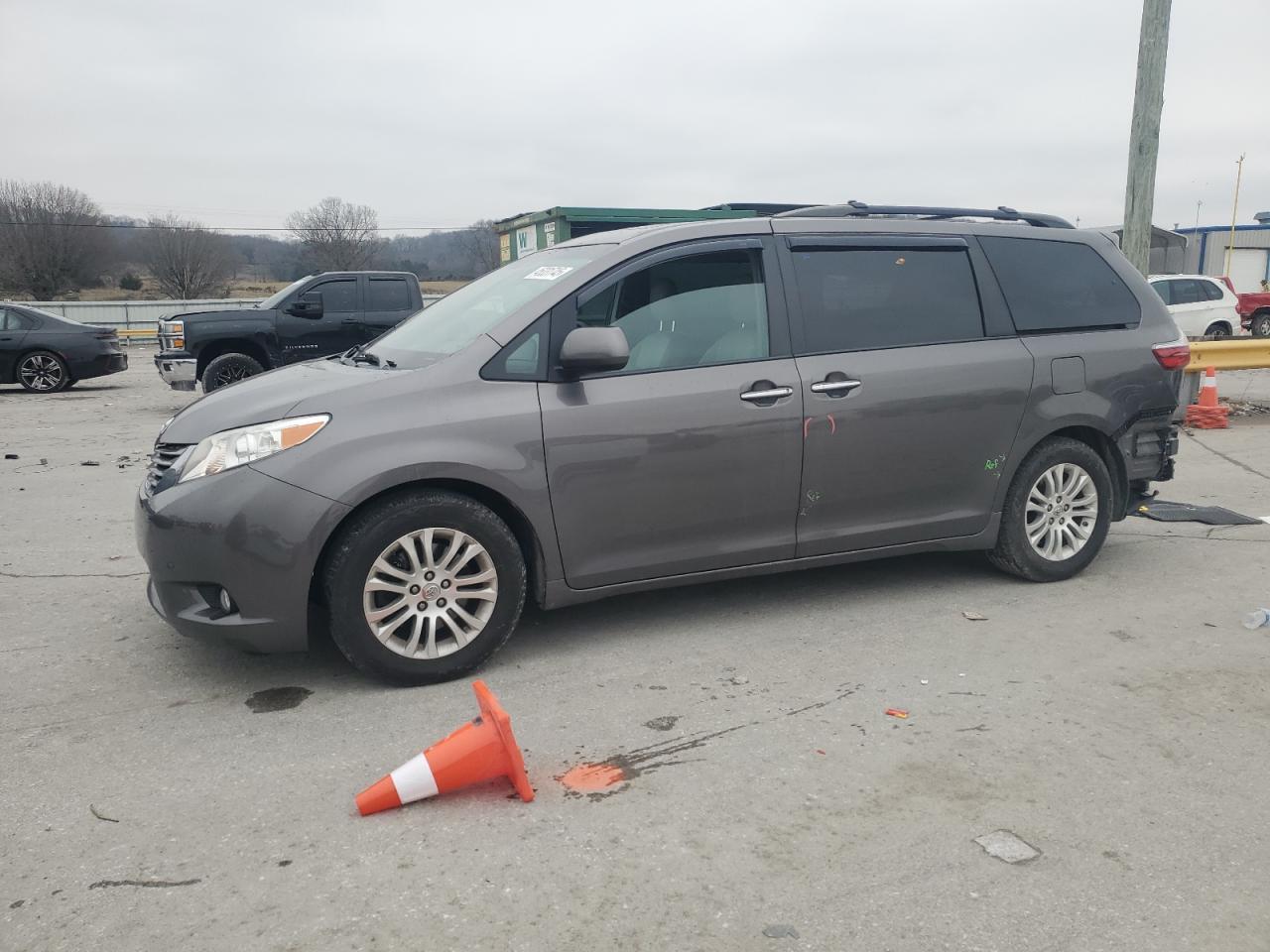 2015 TOYOTA SIENNA XLE