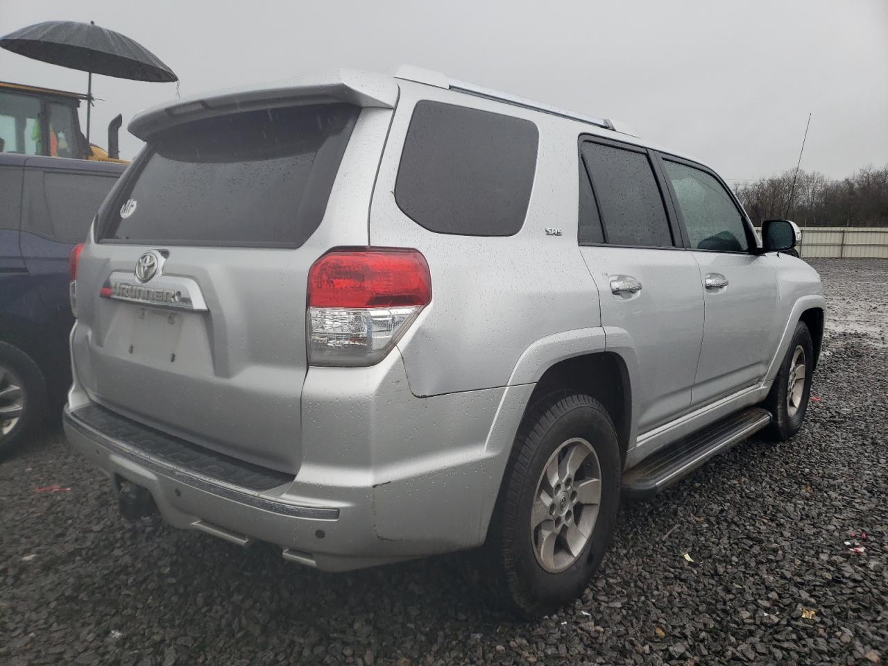 2011 TOYOTA 4RUNNER SR - Image 3