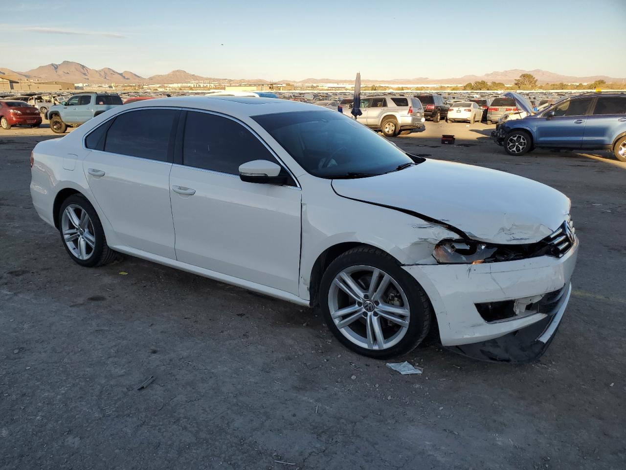 2014 VOLKSWAGEN PASSAT SE - Фото 4
