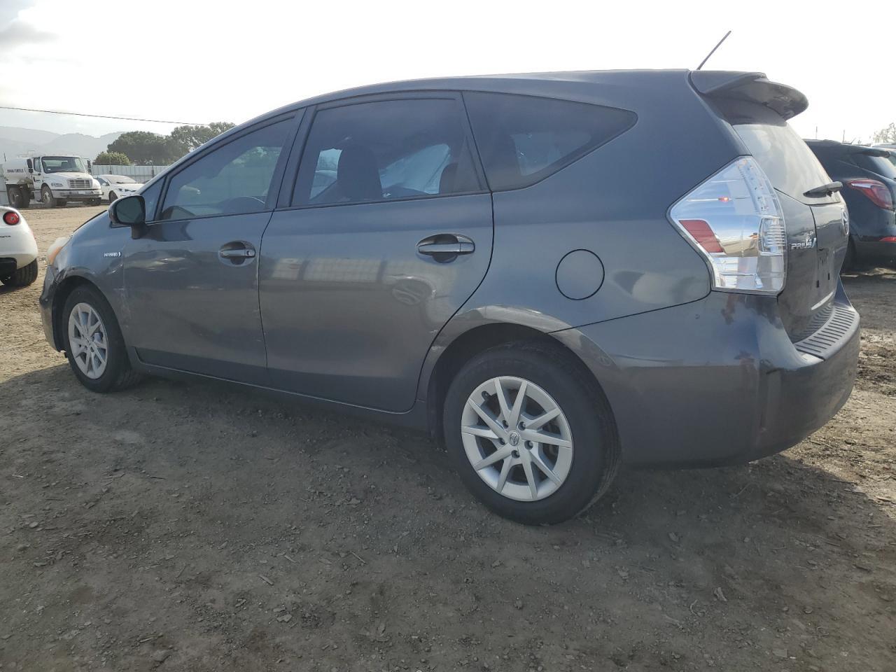 2013 TOYOTA PRIUS V - Фото 2