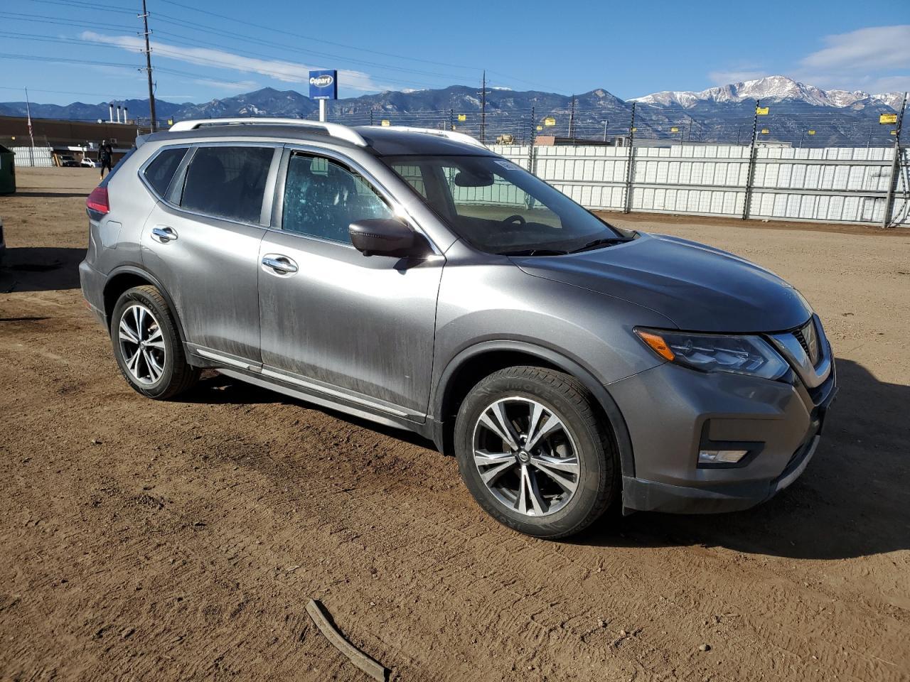 2017 NISSAN ROGUE SV - Image 4