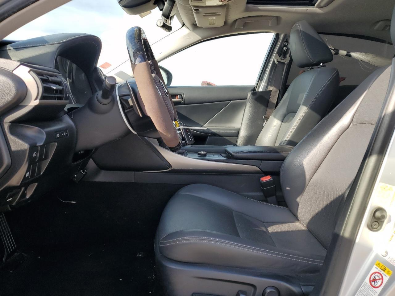2018 LEXUS IS 300 - Фото 7