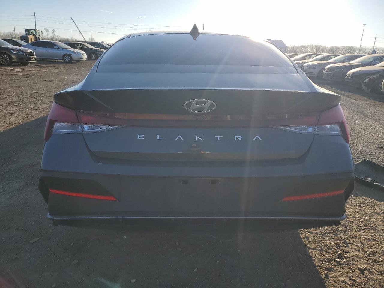 2024 HYUNDAI ELANTRA SE - Фото 6