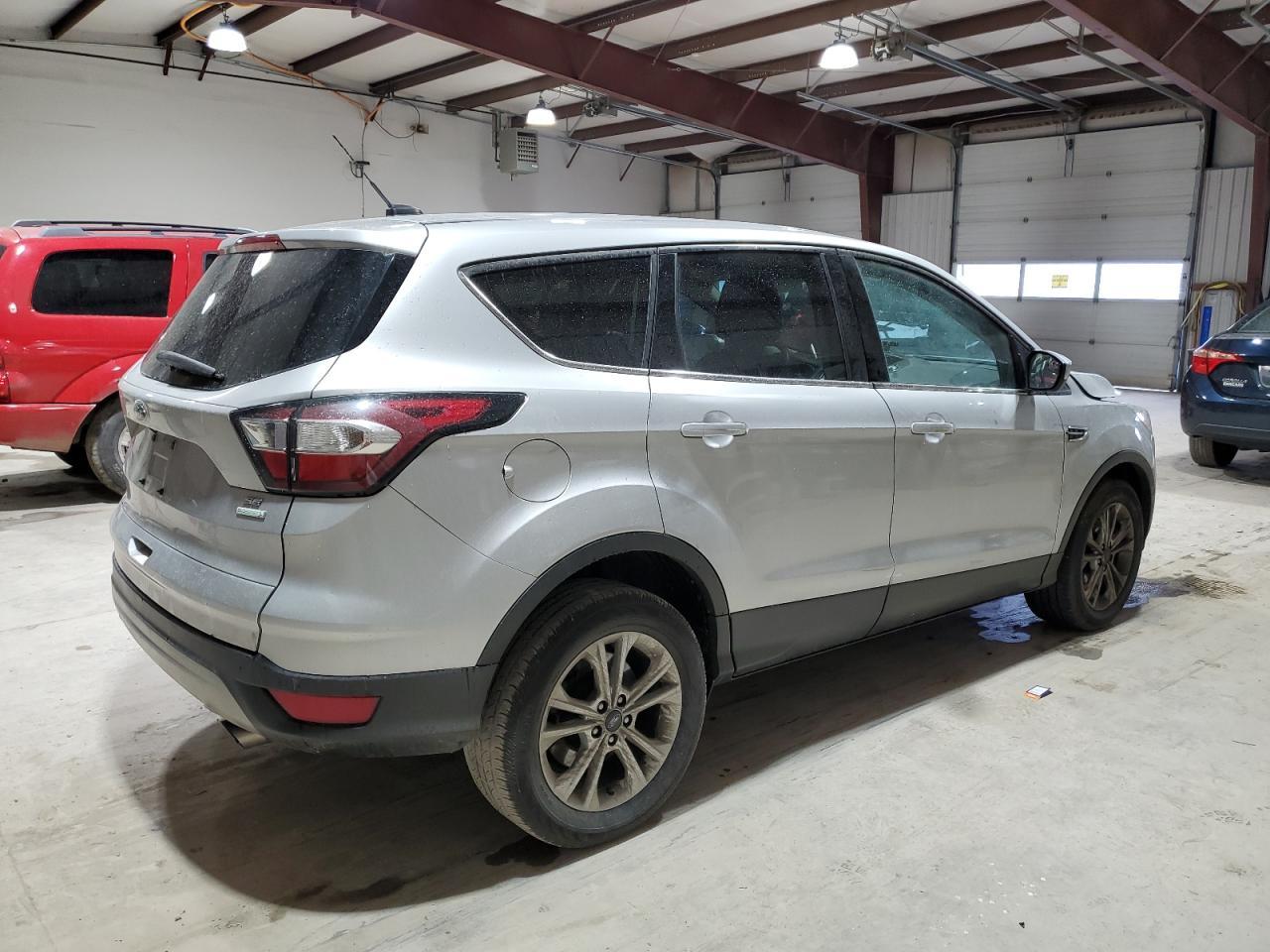 2017 FORD ESCAPE SE - Фото 3