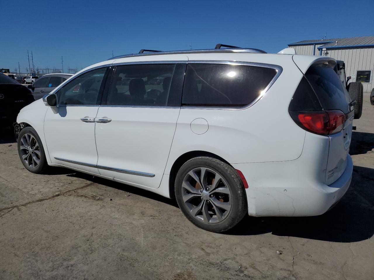 2017 CHRYSLER PACIFICA L - Image 2