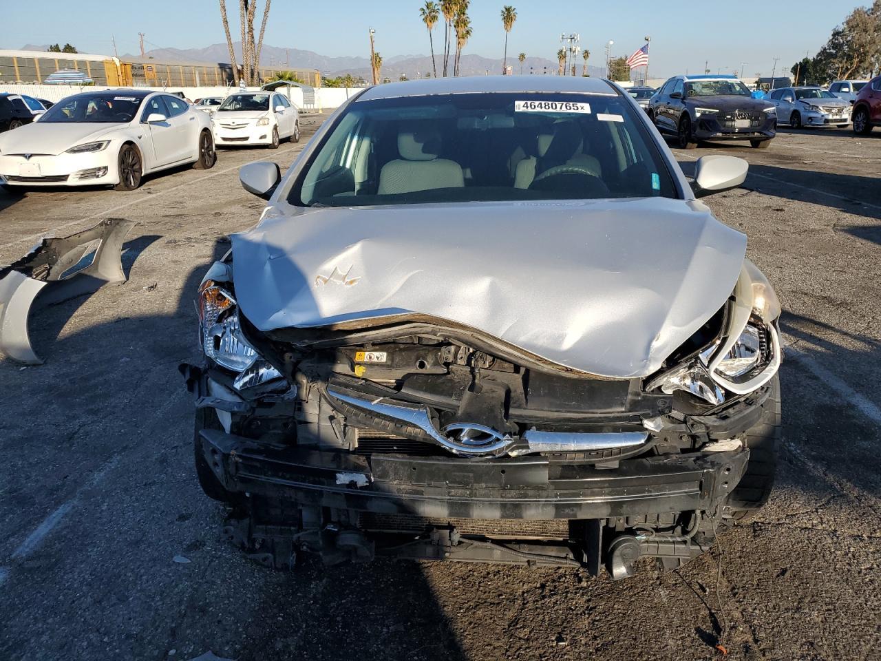 2015 HYUNDAI ELANTRA SE - Image 5